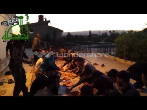 افطار عناصر كتيبة عمر بن الخطاب التابعة لألوية وكتائب الصحابة في منطقة القلمون في ريف دمشق