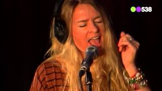 Sandra van Nieuwland - Love you less| Live bij Evers Staat Op
