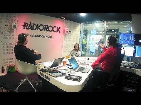 Linnan juhlat vieraan kokemana – katsoivat televisiosta kättelyä