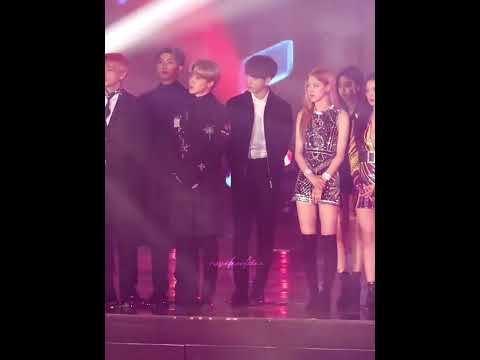 when jungkook moved closer to rosé 😏 #rosekook #rosé #jungkook #rosekookisreal #liskookisfake #fyp