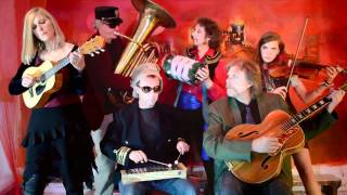 The Green Pajamas - The Queen Bee Is Dead (Official Music Video)