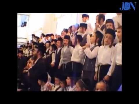 Visit Of Viznitzer Rebbe To Ashdod 5762 Part 2