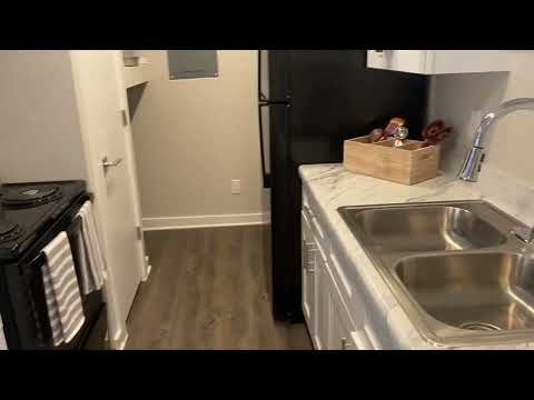 A2 Renovated Designer Apartment Home