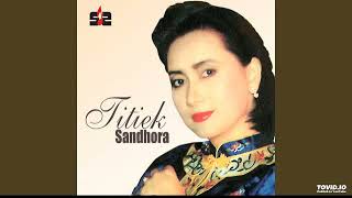 Download lagu Titiek Sandhora - The Best Of mp3
