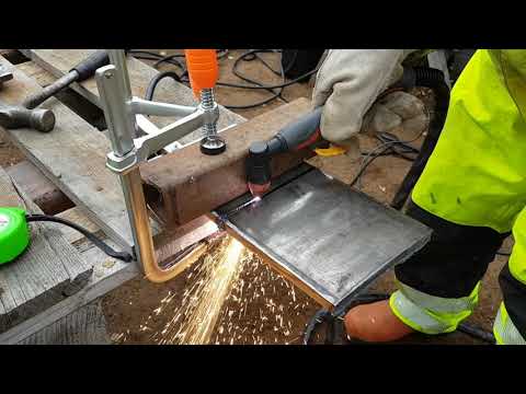 Stahlwerk Plasma Cutter CUT 60 in action with 12 mm steel plate