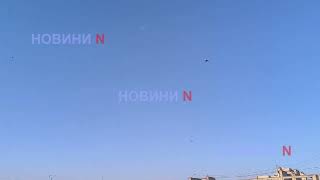 Над Николаевом вражеские «шахеды»: в городе взрывы, работает ПВО (видео)