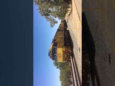 ACD6052 & ACD6056 on Aurizon intermodal pasting through Northam
