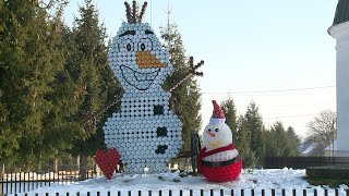 Köztéri alkotások alu-dobozokból