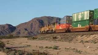 preview picture of video 'UP Intermodal (with ArroWedge) Through Shawmut, AZ'