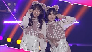 MINAMI&さくら、お揃いコーデでかわいいポーズ披露【関西コレクション 2022 A/W】