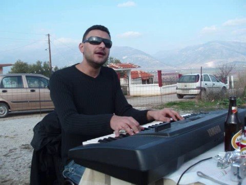 kostas doukas armonio