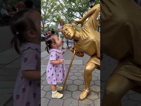 She Met a Living Statue… Her Reaction Is Adorable! 😍 #Cute