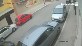 Furti d'auto, ecco come i ladri portano via un suv a Orta Nova sotto gli occhi della proprietaria