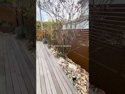 木製、PVC、または複合木材の庭のフェンス - どれを選択しますか?  庭園