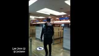 Download lagu Lee Joon Gi photos at Incheon airport mp3 Download lagu Lee Joon Gi photos at Incheon airport mp3