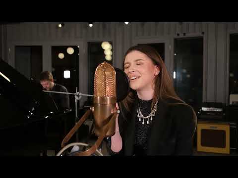 Maria Sur - Never Give Up (Official Acoustic Version)