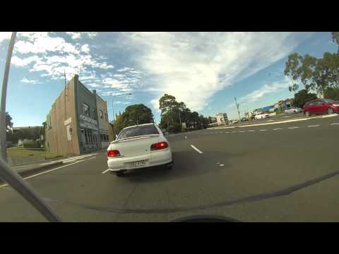Idiot driver - You dont get any more stupid than this