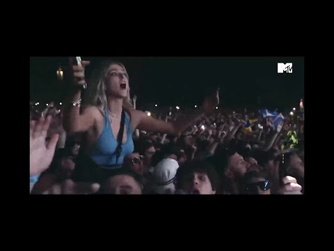 Video thumbnail for Wonderwall (Live From Knebworth 22)