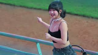 [問卦] 富邦啦啦隊奶昔  為何要叫奶昔呢???