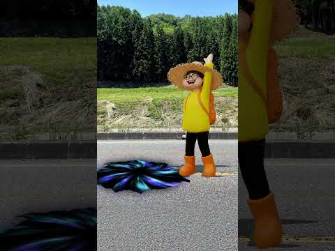 ワームホールに落ちていく踏切ドール　#Shorts