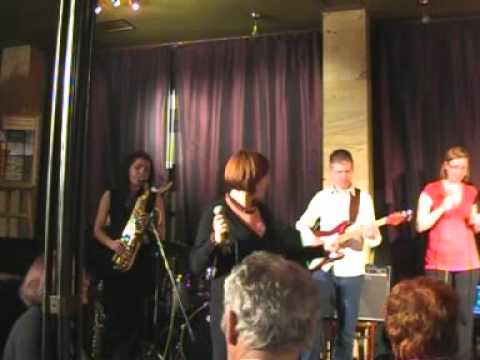 QUADRANS   Śpiewa cała ziemia