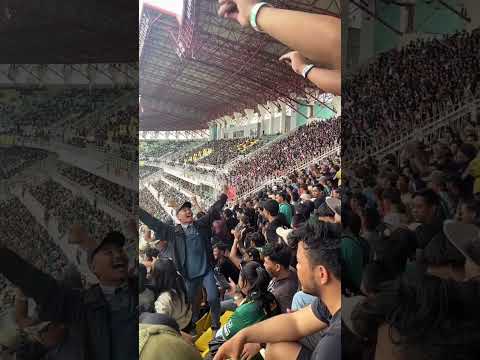 💚🧡SEASIK INI KALO BONEK JAKMANIA 1 TRIBUN #persija #persebaya #bonek #jakmania #surabaya #jakarta
