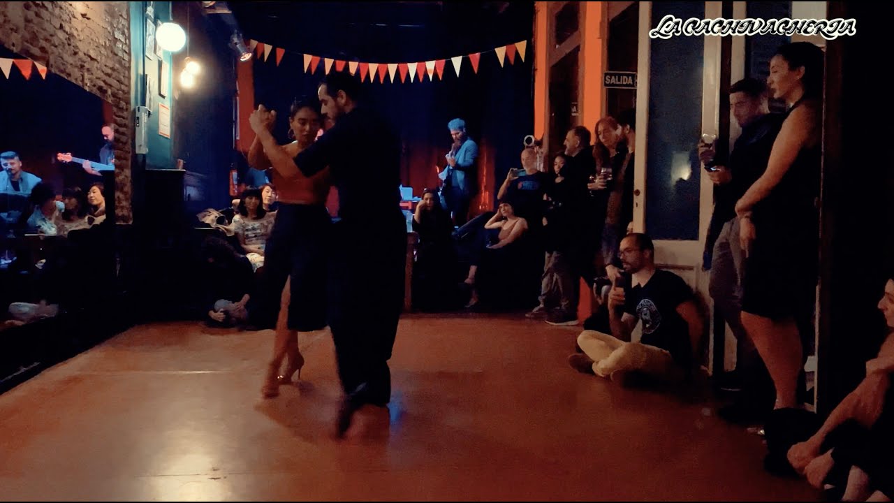 EL CACHIVACHE - Corina Herrera y Seba Fernandez en La Cachivacheria Milonga Comme il faut tango