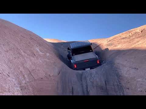 Jeep Gladiator does The Escalator on Hells Revenge