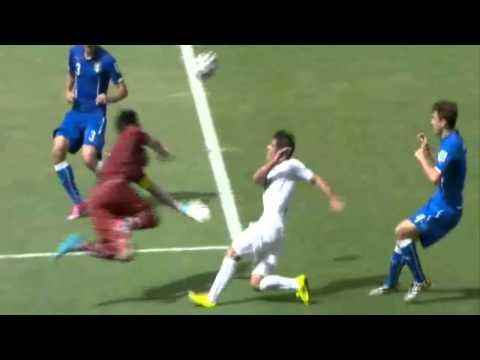 italia vs uruguay , World Cup 2014(Buffon comes out and saves brilliantly target goal)