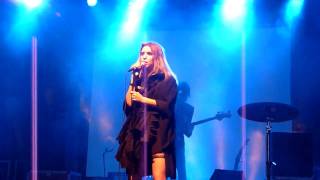 Lykke Li - A Milli / Breaking It Up (Live) @ Osheaga 8/1/09