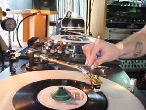 DJ Osmose mixing Reggae / Lovers vinyl 45's  (Good Audio)
