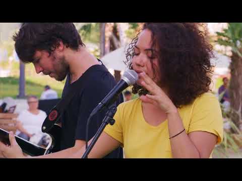 Unplugged-Konzerte in der Mall mit Caroline Alves