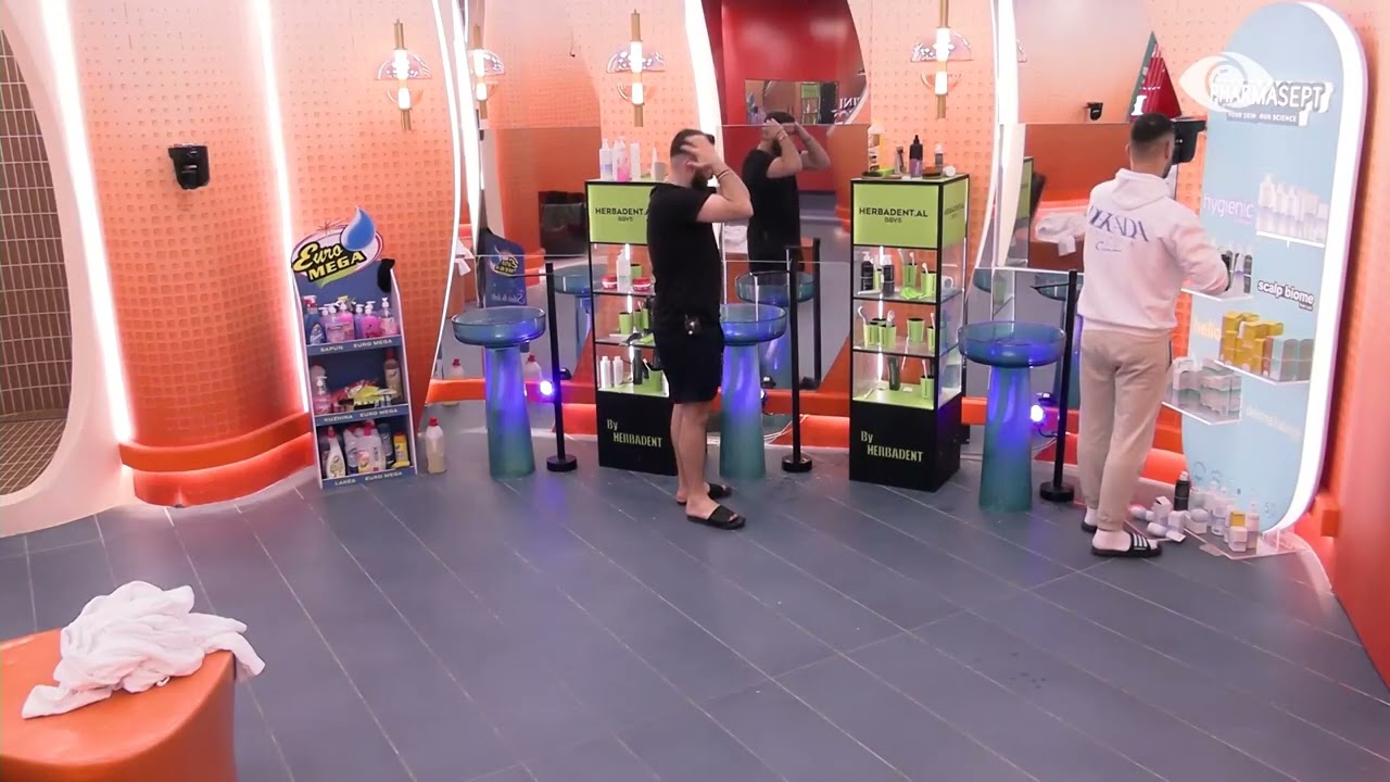 Rogerti nuk është normal, i janë shkëputur fijet…/ Stenaldo hedh batuta me Markon për Rogertin