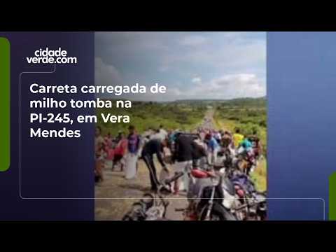Carreta carregada de milho tomba na PI-245, em Vera Mendes