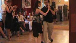 Video thumbnail for Tango Argentino práctica Karin Solana y Gustavo Vidal 05.08.2009
