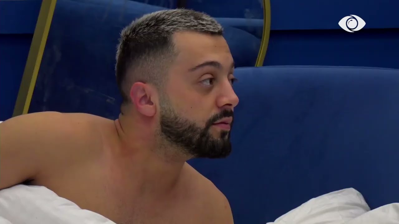 “Ai që i ka bërë është i pamoralshëm”/ Banorët diskutojnë për rrëmujën, Gjesti qesh