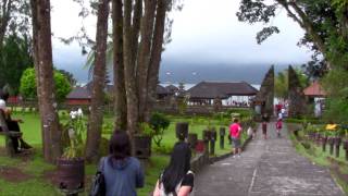 preview picture of video 'Pura Ulun Danu (Ulun Danun Temple), Bali'