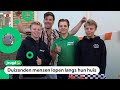 Thijmen, Floris en Sebastiaan verkopen snacks en drinken in Zandvoort