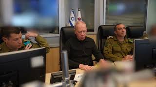 שר הביטחון בחמ״ל המבצעים: ״התקיפה הבוקר מעבירה מסר אזורי: אנו נחושים להסיר כל איום, בכל זירה״