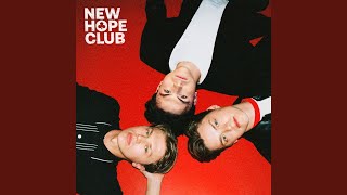 Kadr z teledysku Whatever tekst piosenki New Hope Club