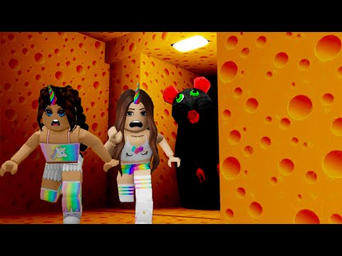 RUN AWAY FROM THE MOUSE ON ROBLOX 😱