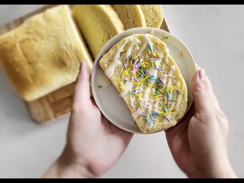 ukrainian easter sweet bread (paska) with lemon icing | from: alana