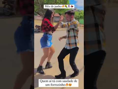 Casal Dançando Na Ponta Do Pé (Versao Forro)