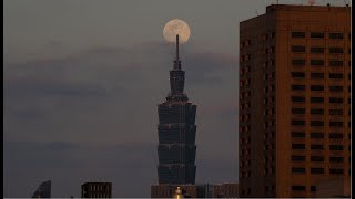 縮時攝影：台北101懸月