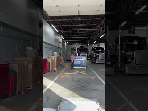 Unboxing Snap-On’s coolest toolbox!