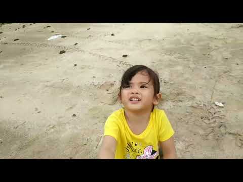 Jalan Jalan di pantai | Main layang layang | playing at the beach | Leker på stranden | 在沙滩上玩耍