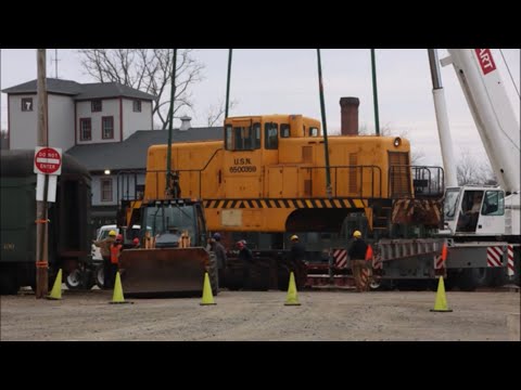 Two 80 tonners arrive at the Valley Railroad - Locomotive lifted by crane - 3/23/2023
