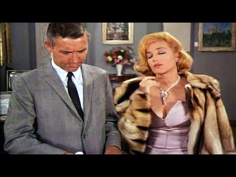 08 Women in fur in The Baron