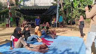 Download lagu Ngakak lucu banget #Lomba17an ibu ibu pakai celana tanpa menggunakan tangan#HUTke78 mp3