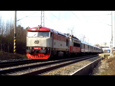 Os 4905 se "zamračenou" 749.107 odjíždí ze zast. Brno-Lesná (napěťová výluka), 6. 2. 2016